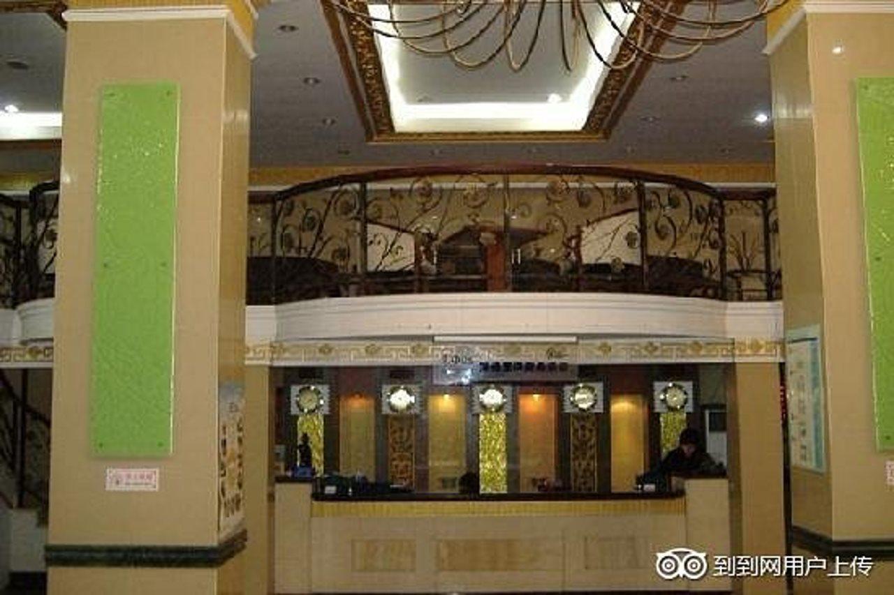 Greentree Inn Qingdao Railway Station East Square Pichaiyuan Express Hotel Exterior photo